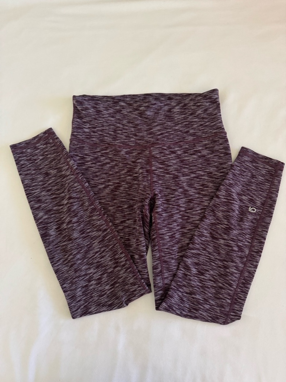 Gapfit Gfast leggings size medium. EUC. Purple print.